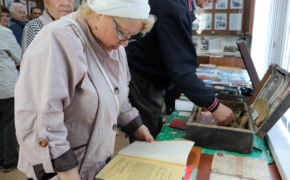 Ветераны-железнодорожники возложили цветы к мемориалу у «Голубого моста» в Брянской области