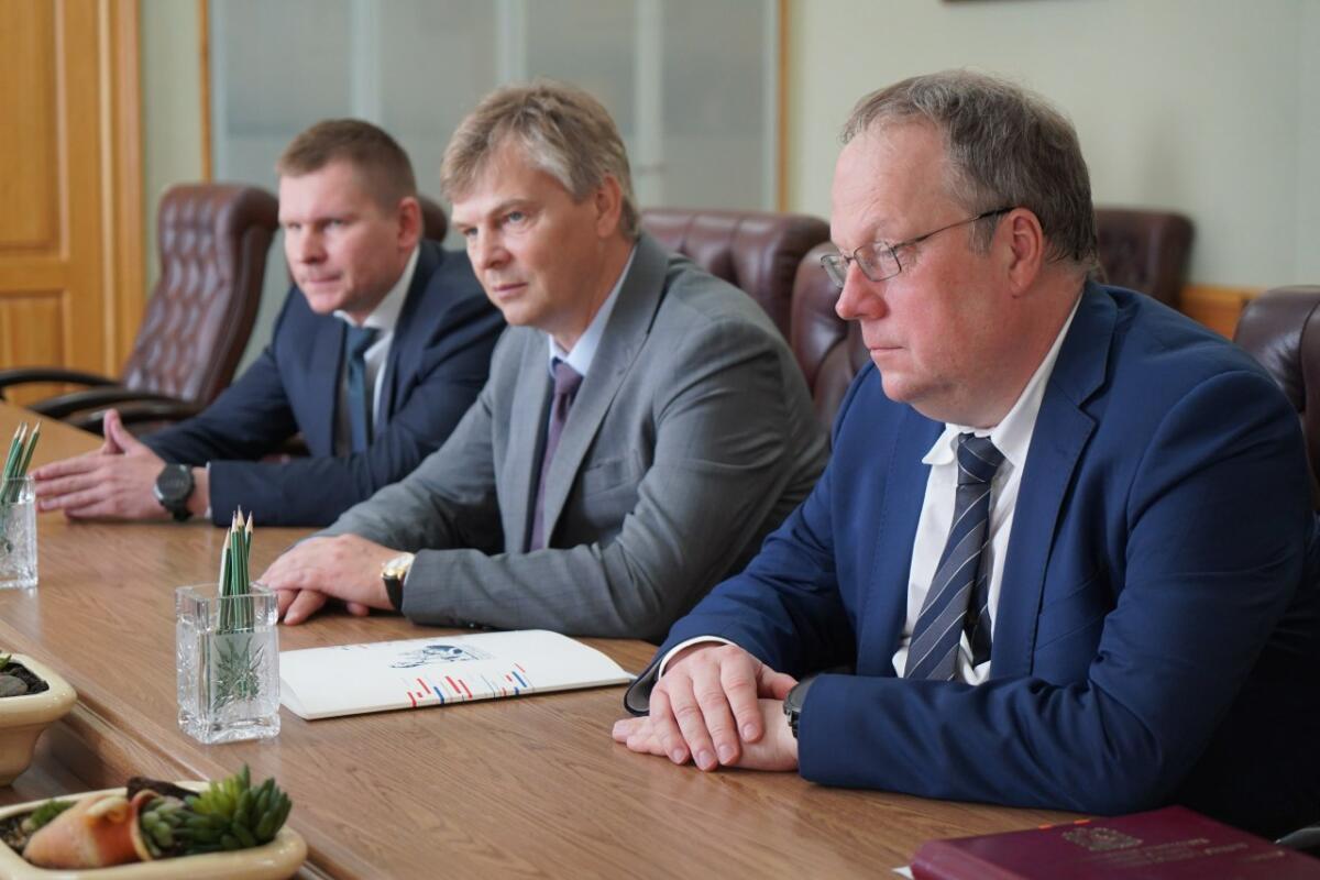 Брянский губернатор встретился с замсекретаря Общественной палаты России