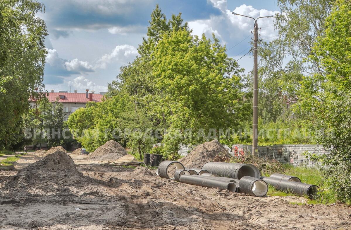 На улице Комсомольской в Брянске  строят ливневую канализацию