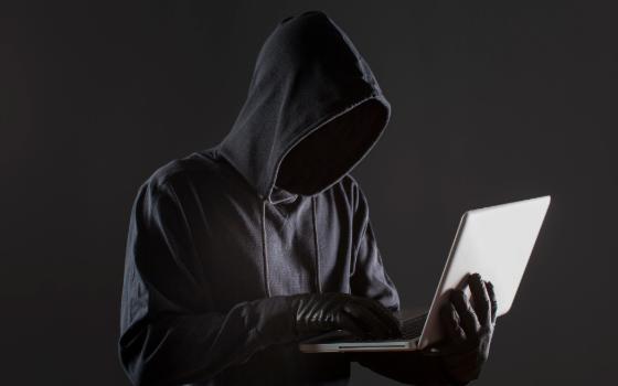 Интернет-шантажист выманил у брянца 33 тысячи рублей