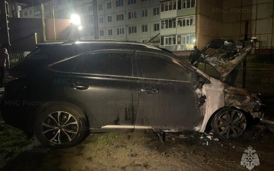 Легковой автомобиль сгорел в брянском дворе