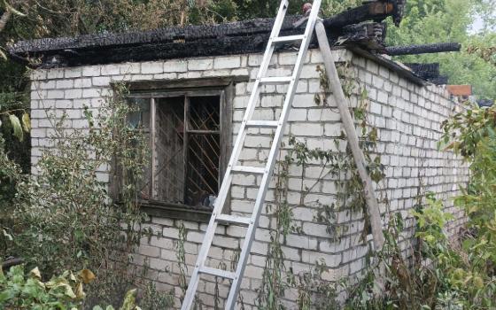 Человек пострадал на пожаре в дачном доме в Брянске