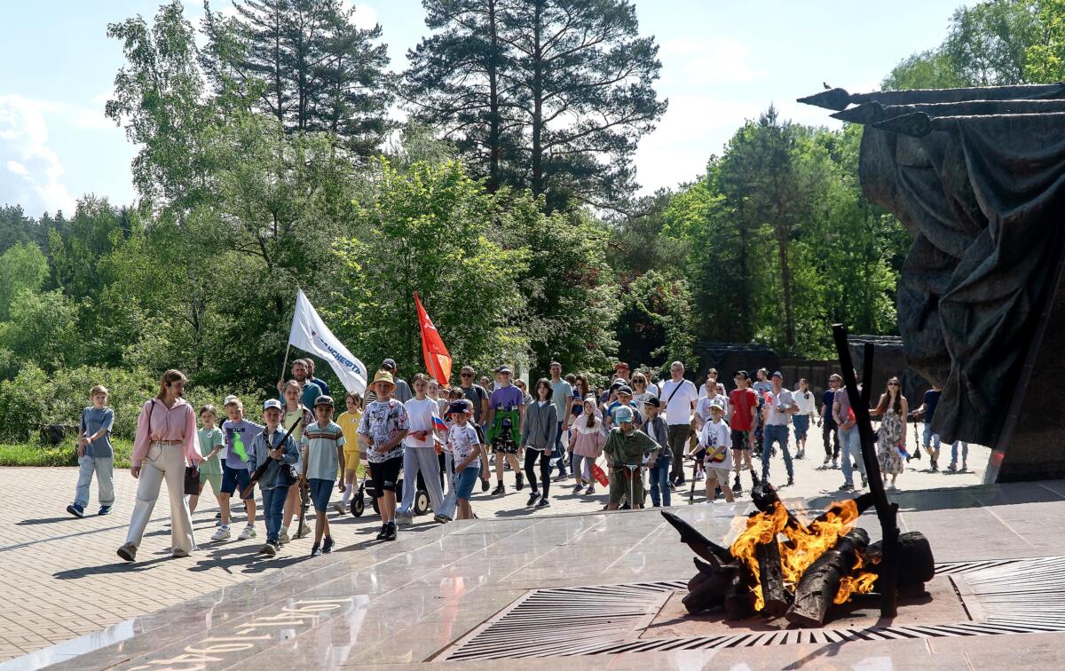 Праздник дружного детства