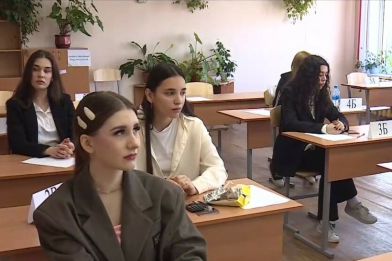 Более трёхсот брянских выпускников пересдали ЕГЭ по семи предметам