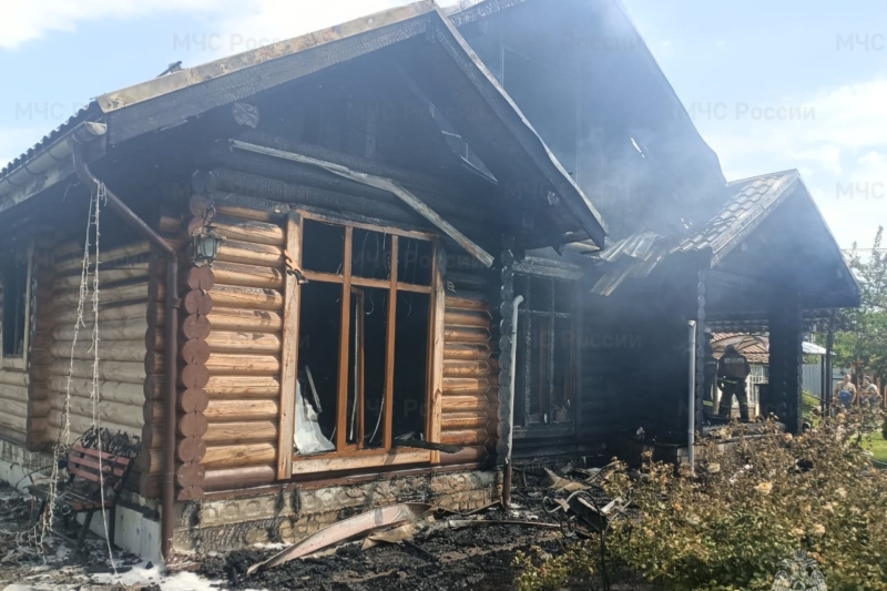 В Клинцах спасатели потушили жилой дом