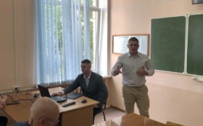 «Работа, зарплата, учёба – всё вместе»: продолжается подготовка высококвалифицированных кадров для брянского промышленного холдинга