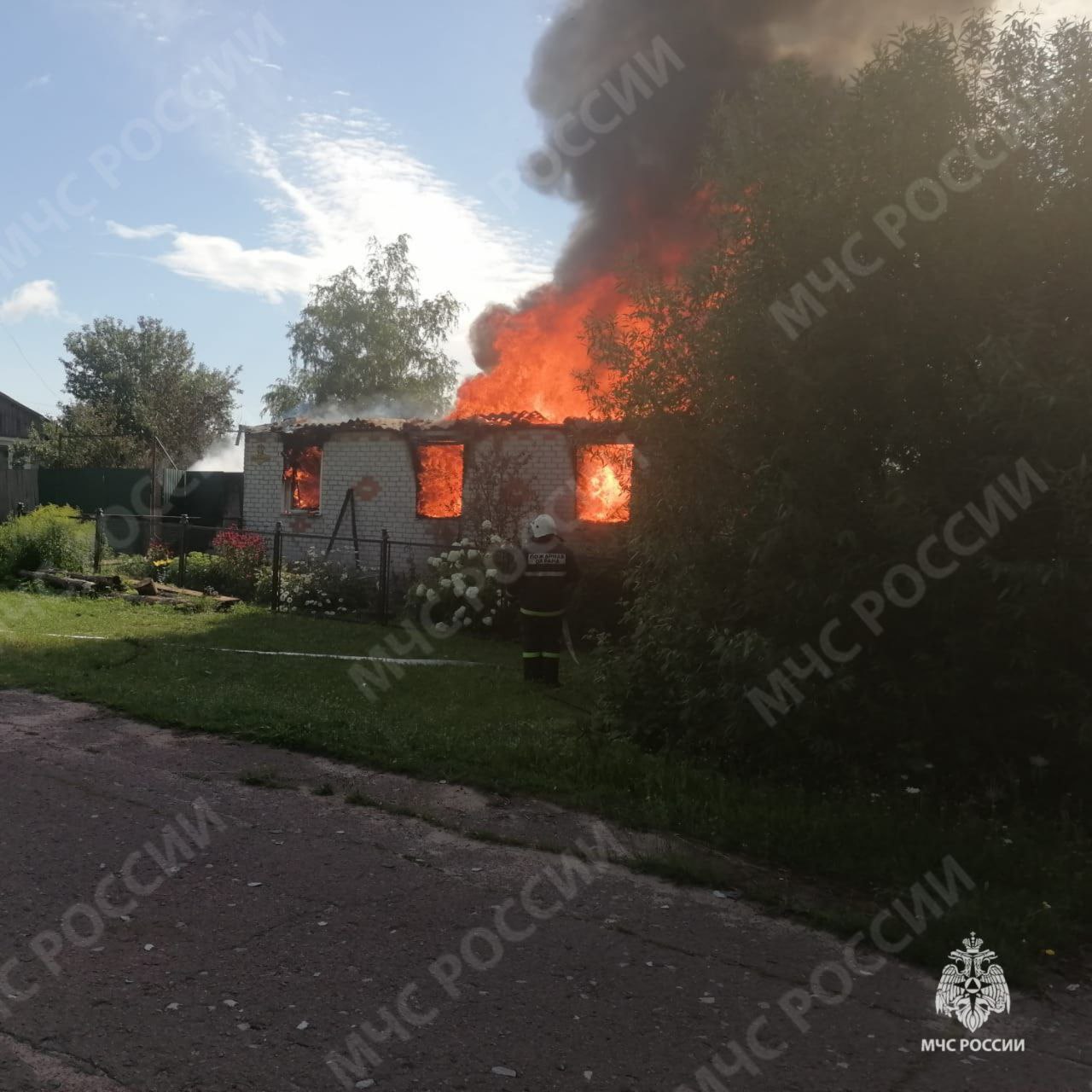 В брянской деревне под Клетней сгорел жилой дом