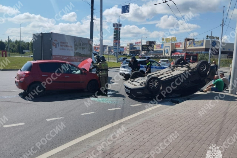 Спасатели ликвидировали последствия ДТП на Объездной в Брянске 
