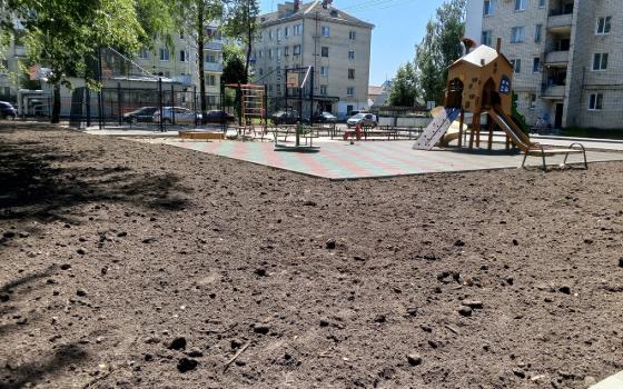 В Брянске по госпрограмме отремонтировали двор по улице 22 Съезда КПСС