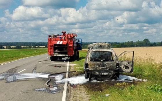 Легковушка сгорела на дороге в Брасовском районе