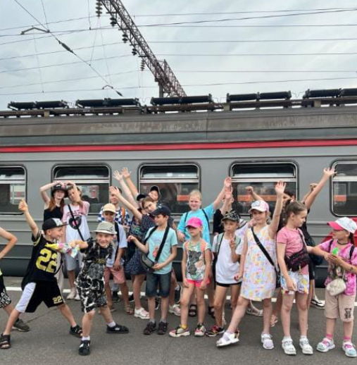 Урок безопасности для школьников провели железнодорожники в моторвагонном депо Брянск-I