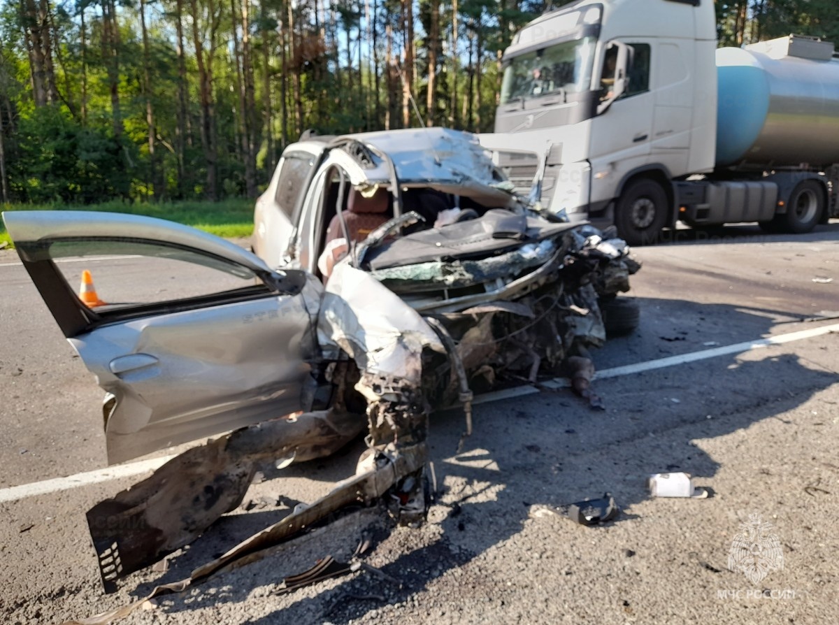 Водитель легковушки погиб в аварии в Почепском районе
