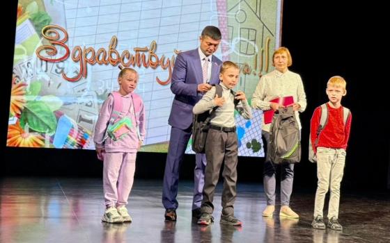 Будущие первоклассники получили первые рюкзаки в преддверии нового учебного года