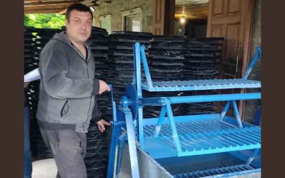 При поддержке государства брянец запустил производство тротуарной плитки