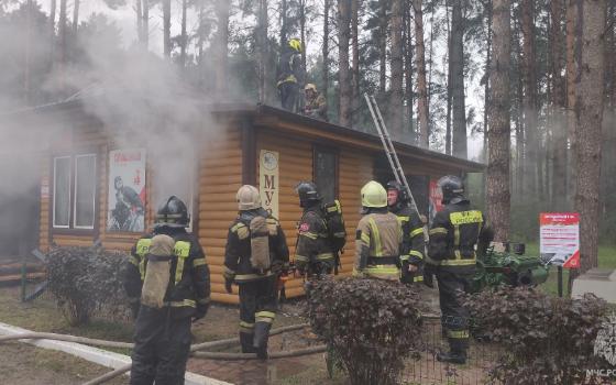 Пожар произошёл на брянской базе отдыха утром в понедельник