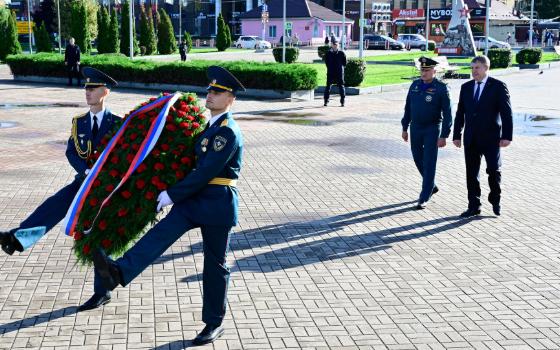 Министр МЧС РФ почтил память погибших воинов в Брянске