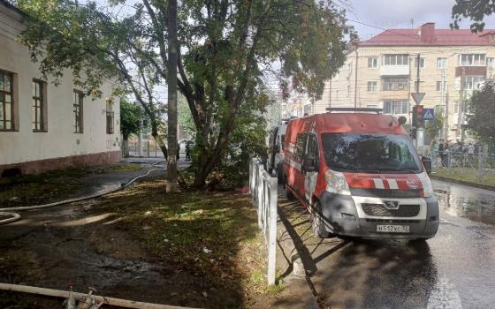 Спасатели потушили неэксплуатируемое строение в Брянске 
