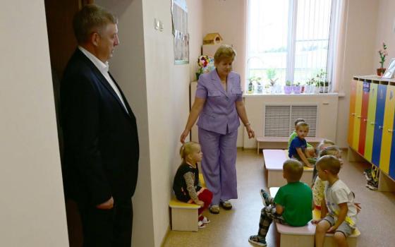 Брянский губернатор поздравил воспитателей с профессиональным праздником