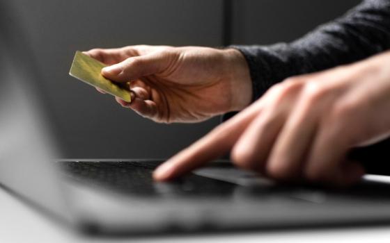 Лжебанкиры обманули 22 брянца за неделю