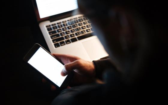 Лжеоператор сотовой компании похитил 200 тысяч рублей к брянской пенсионерки