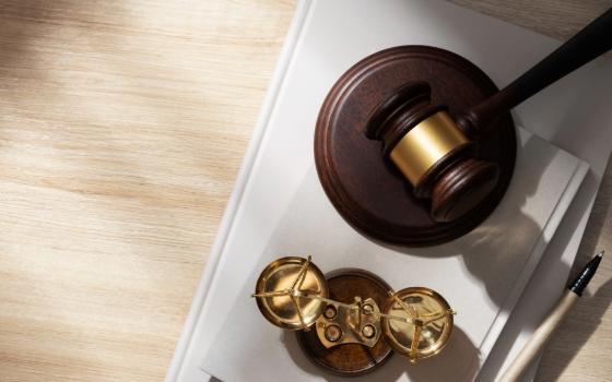 Пытавшегося съесть протокол пьяного водителя брянский суд арестовал на сутки