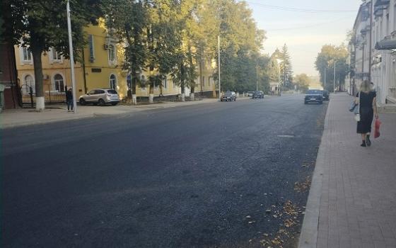 Подрядчик расширяет проезжую часть на улице Горького в Брянске