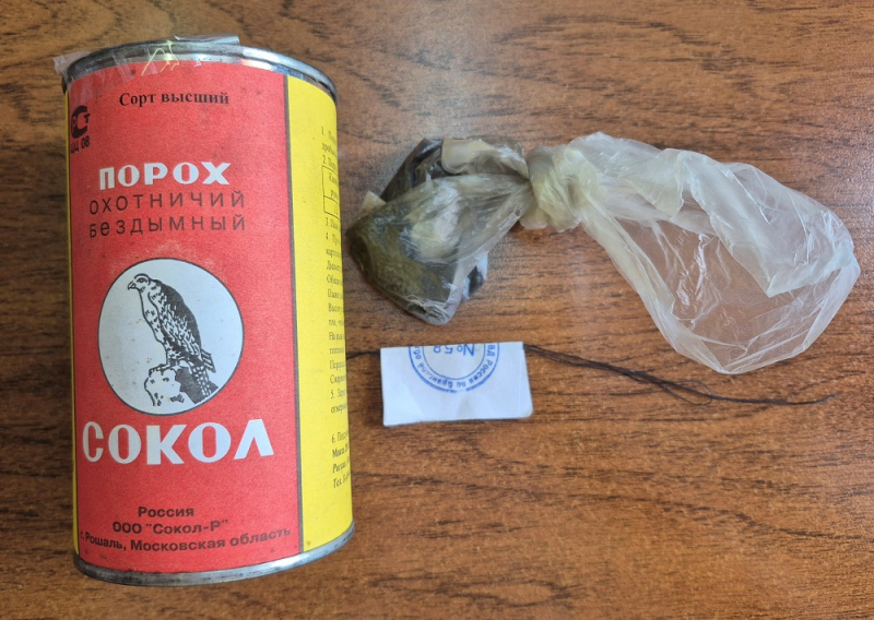 Порох изъяли стражи порядка у жителя брянского села