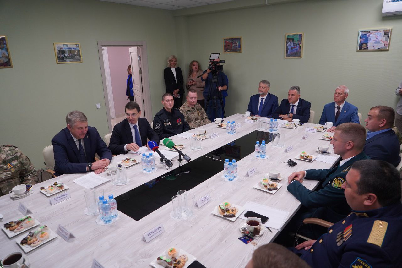 Полномочный представитель Президента РФ в ЦФО встретился с «Брянскими Героями»