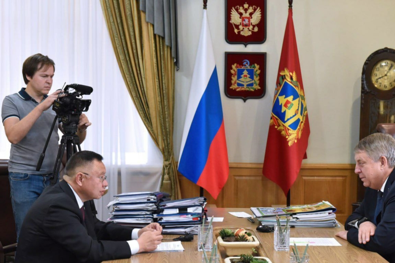 Брянский губернатор встретился с Министром строительства и ЖКХ РФ 