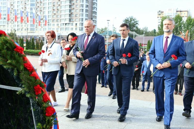 Александр Богомаз и Борис Эбзеев обсудили вопросы функционирования электросетевого комплекса Брянской области 