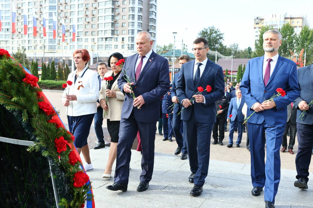 Александр Богомаз и Борис Эбзеев обсудили вопросы функционирования электросетевого комплекса Брянской области