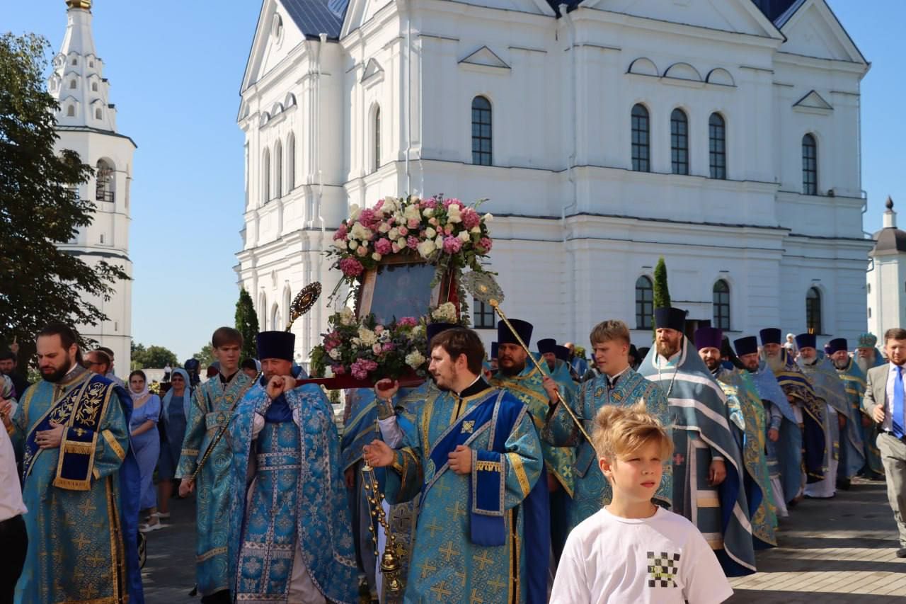 Крестный ход прошёл в Свенском Успенском монастыре