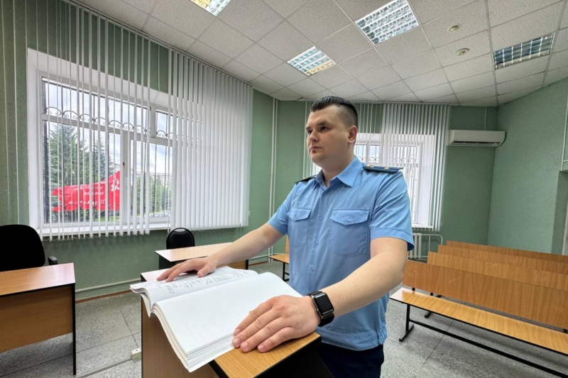 Брянец отправится в колонию за вовлечение сына в торговлю наркотиками 