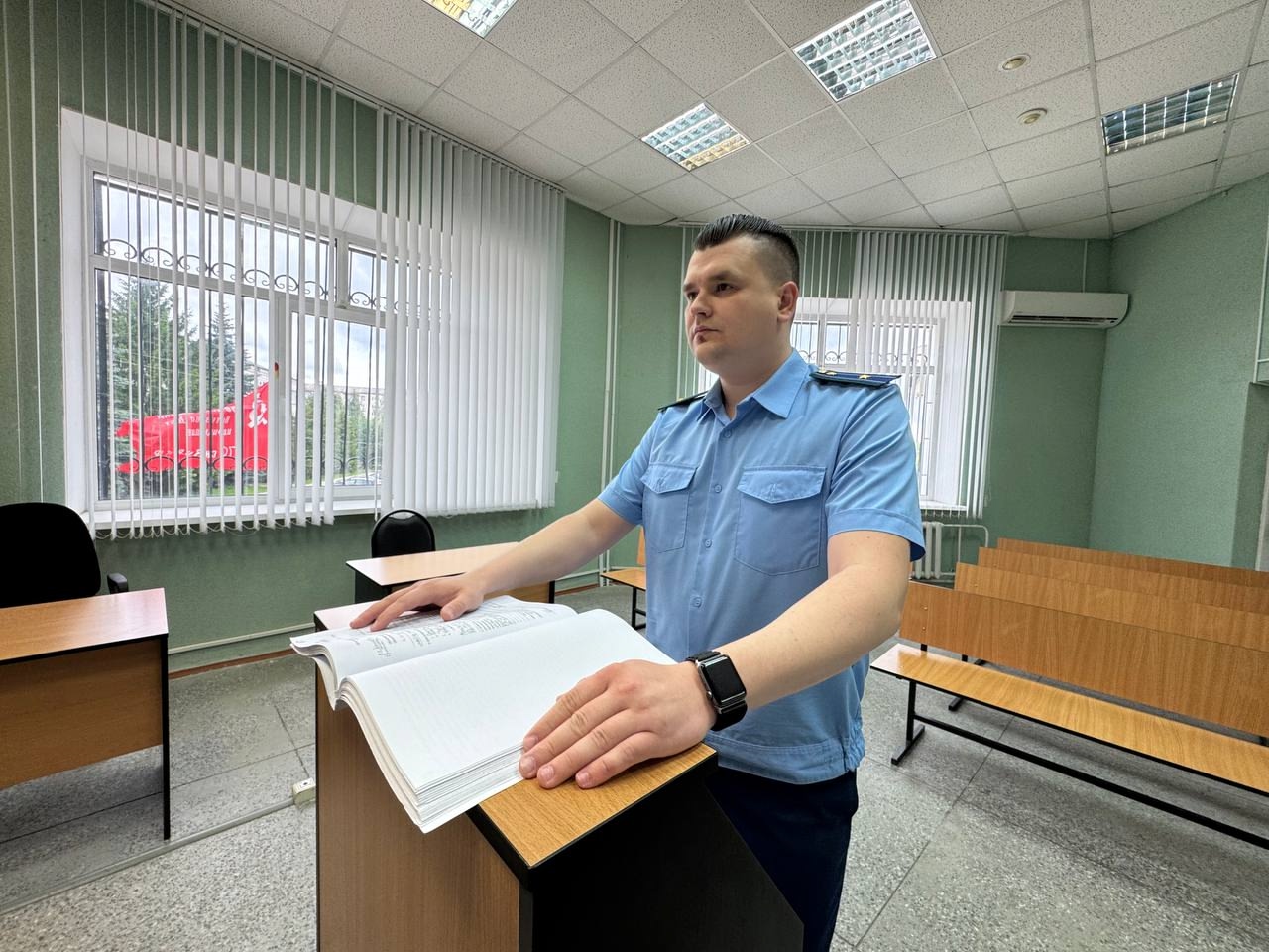Брянец отправится в колонию за вовлечение сына в торговлю наркотиками