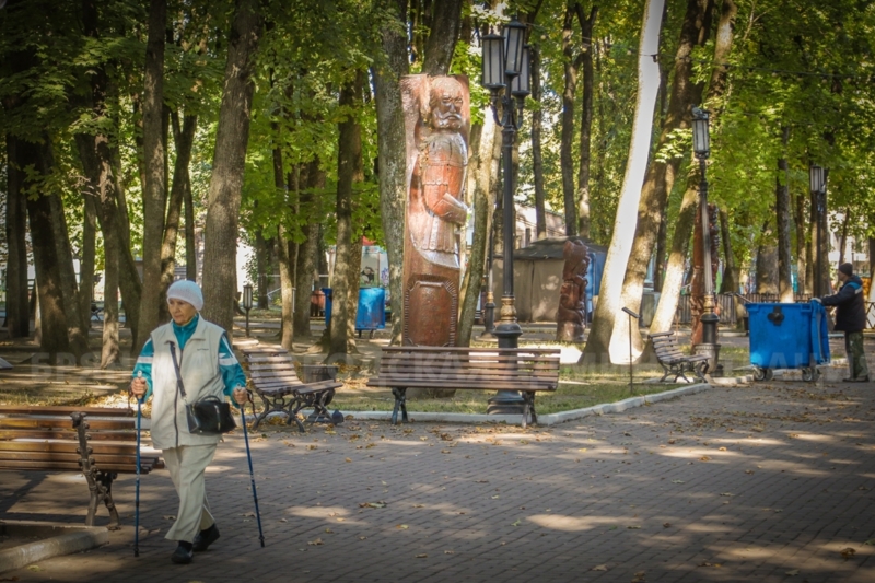 Новая скульптура князя Романа Брянского появилась в парке Брянска 