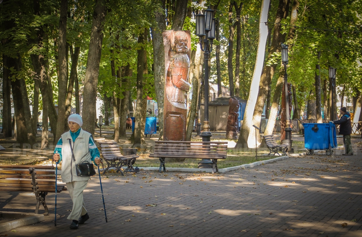 Новая скульптура князя Романа Брянского появилась в парке Брянска
