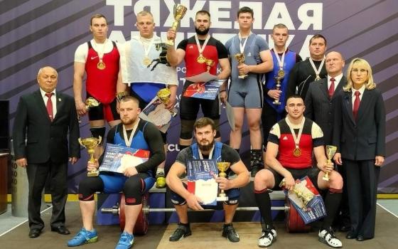 Брянские тяжелоатлеты завоевали две золотых медали во Владимире