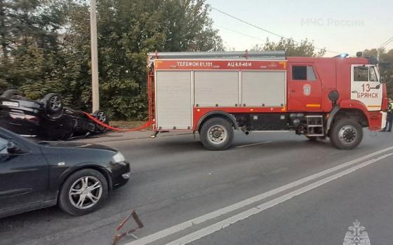 Автомобиль перевернулся на дороге в Брянске 