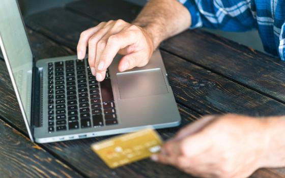 Двух кибермошенников задержали брянские полицейские