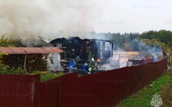 Жилой дом сгорел в Почепском районе утром 