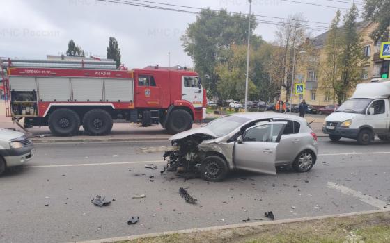 Три автомобиля столкнулись в Брянске на улице Пушкина 