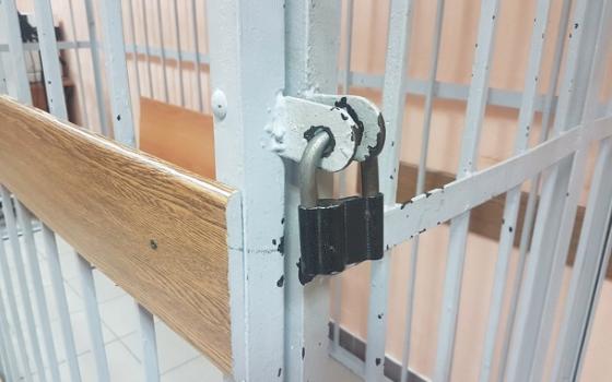 Экс-полицейский из Брянска отправится в колонию за мошенничество и получение взятки