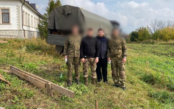 Брянские священники передали военным стройматериалы и продукты