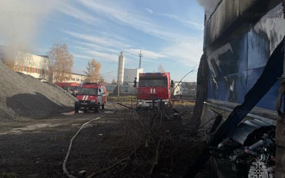 Здание автосервиса горело утром в Брянске