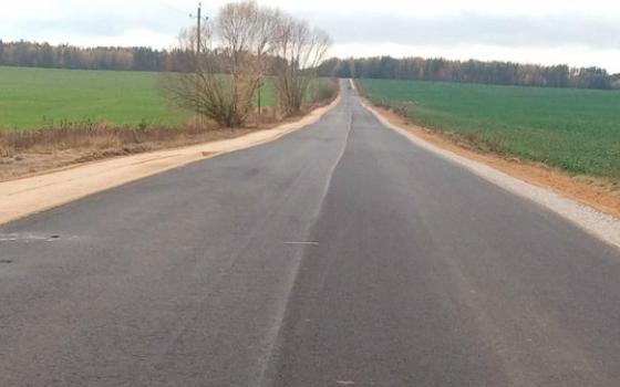 Новый асфальт уложили рабочие на трассе Смотрова Буда — Великая Топаль – Климово