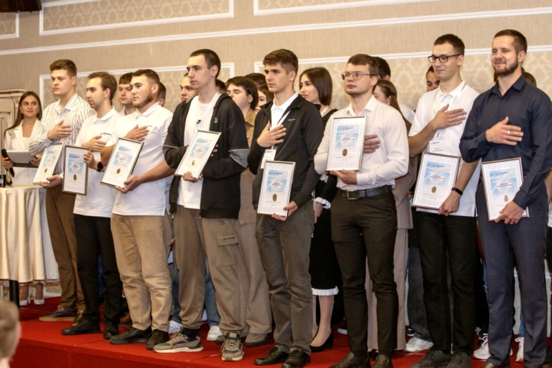 Дружбинская алхимия: как капля нефти превращает новичков в команду 