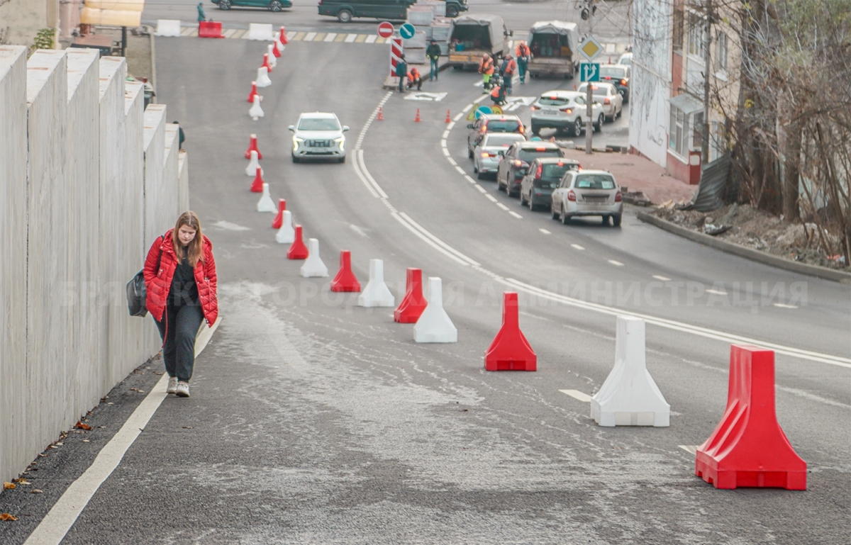 Движение машин открыли на улице Горького в Брянске после ремонта