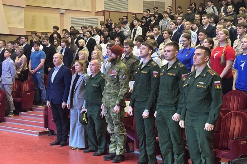 Брянские школьники и кадеты узнали об обучении в военных вузах 