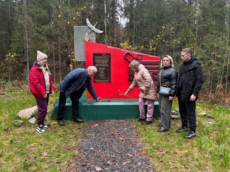 Военных журналистов вспоминали на мемориале под Брянском