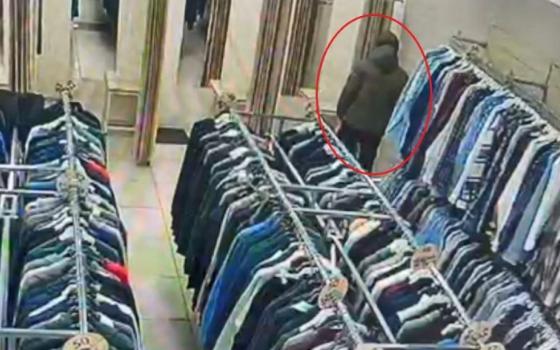 Полицейские задержали подозреваемого в краже куртки из магазина брянца